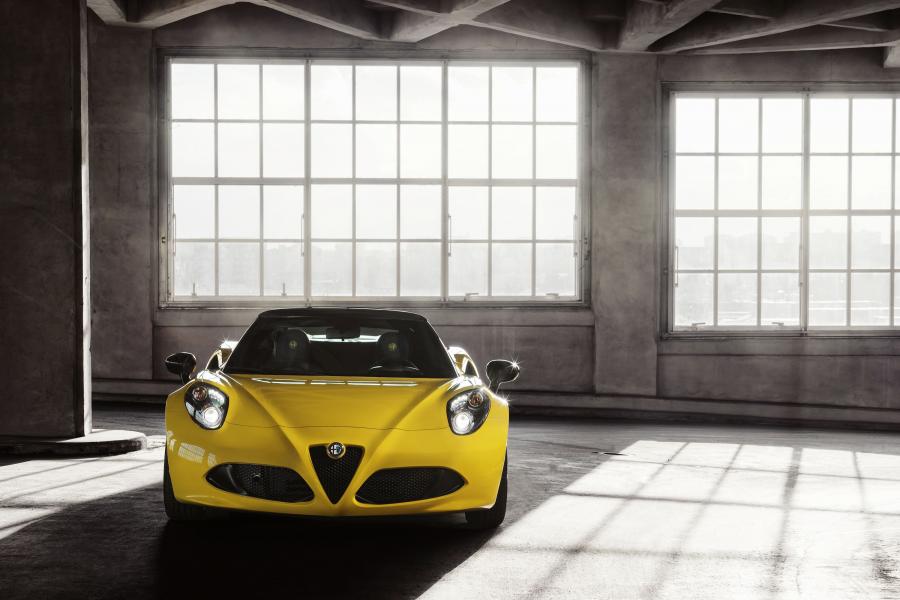  Alfa Romeo 4C Spider (960) 2015 года  (NA) (фото 5 из 40)